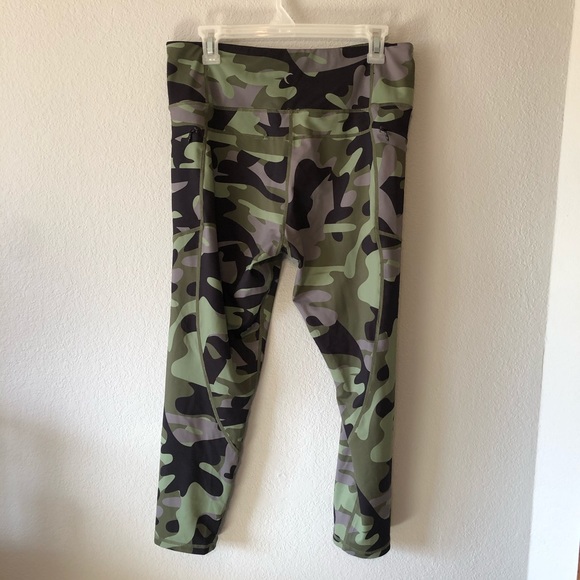 ZYIA Green Camo Pocket Light n Tight 7/8 Leggings - Picture 5 of 9